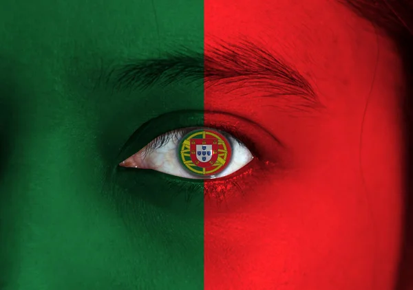 Rostro Humano Pintado Bandera Portuguesa Con Escudo Armas Portugal Centro — Foto de Stock