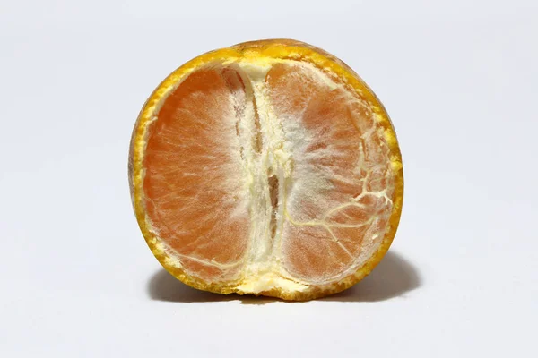 Demi Orange Isolé Sur Fond Blanc Orange Est Agrumes Juteux — Photo