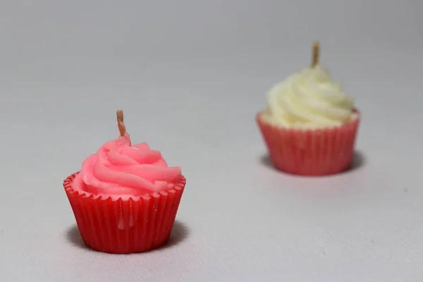 Vela Rosa Forma Cupcake Com Foco Para Fora Vela Branca — Fotografia de Stock