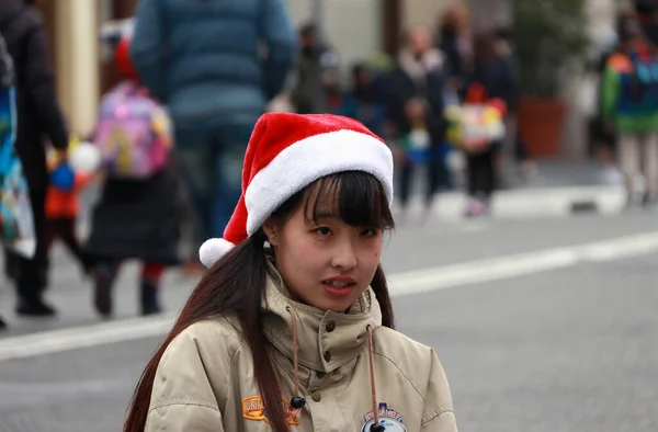 大阪市木の花区桜島2017年11月20日 ユニバーサル スタジオ ジャパンのスタッフがクリスマス キャップを設置しました — ストック写真