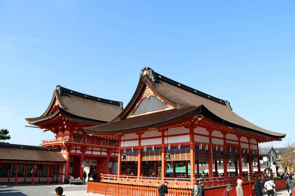 2017年11月17日 日本京都 福斯瓦里库 福斯瓦里塔伊沙神社的主大厅位于山中央的山下 — 图库照片