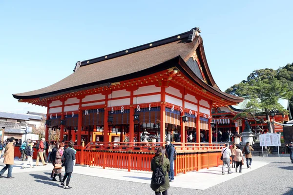 2017年11月17日 日本京都 福斯瓦里库 福斯瓦里塔伊沙神社的主大厅位于山中央的山下 — 图库照片