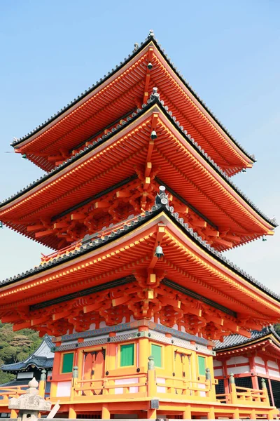 清水寺 Kiyomizu Higashiyama Kyoto Japan November 2017 清水寺的三层屋顶 它是京都东部的一座佛教寺庙 这座寺庙是联合国教科文组织京都古城遗址的一部分 — 图库照片