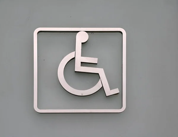 Segno Handicap Sulla Porta Fronte Bagno Disabili Che Hanno Una — Foto Stock