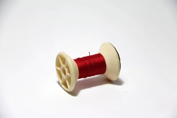 Little Rest Red Thread Thread Roll White Background Leftover Sewing — Stock Photo, Image