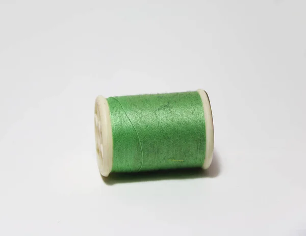 Green Thread Thread Roll White Background Use Already Sewing Garment — Stock Photo, Image