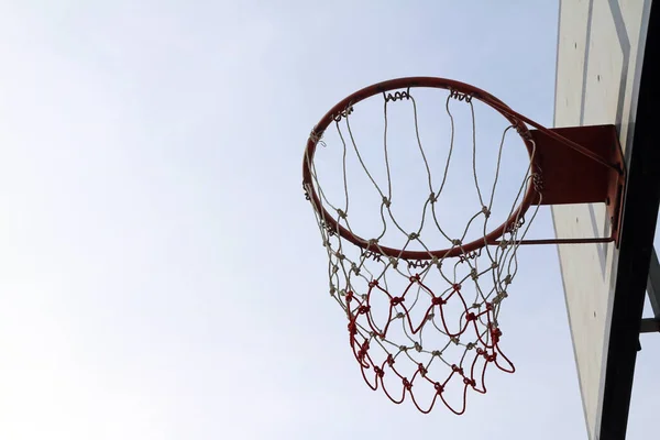 White Board Basketball Red Hoop White Red Mesh Sky Background — Stock Photo, Image