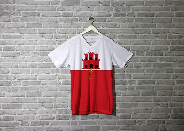 Gibraltar Flag Shirt Hanging Wall Brick Pattern Wallpaper White Red — Stock Photo, Image