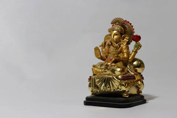 Ganesha Aus Messing Auf Weißem Hintergrund Sohn Des Uma Devi — Stockfoto