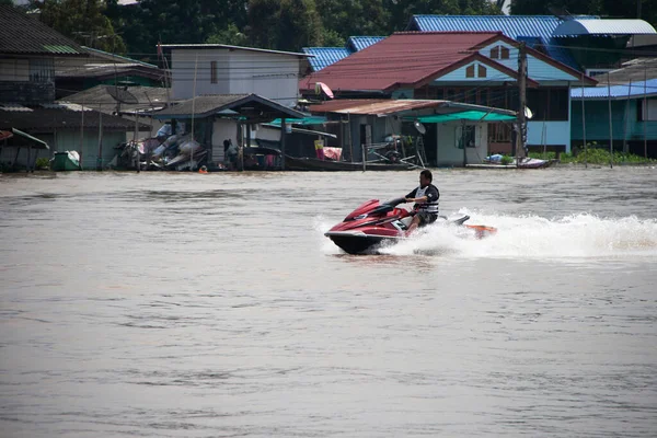 Muang Pathumthani Tailandia Octubre 2017 Hombre Conduciendo Jet Ski Rojo — Foto de Stock