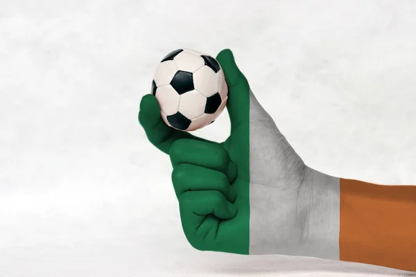 Mini Ball Des Fußballs Irland Flagge Bemalt Hand Auf Weißem — Stockfoto