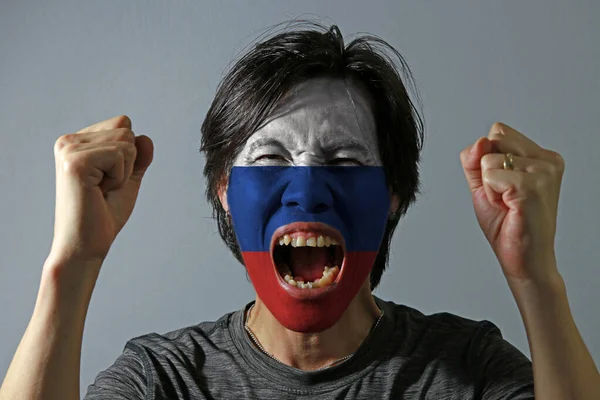Retrato Alegre Homem Com Bandeira Rússia Pintada Seu Rosto Fundo — Fotografia de Stock