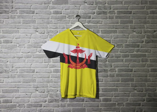 Brunei Darussalam Flag Shirt Hanging Wall Brick Pattern Wallpaper Red — Stock Photo, Image