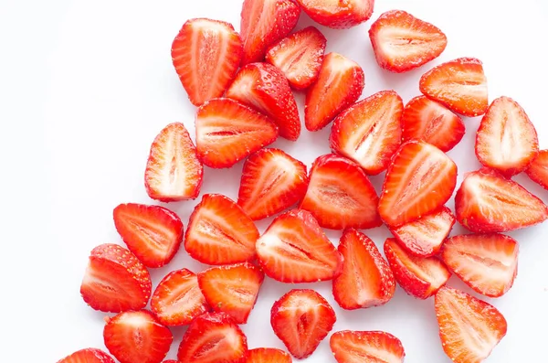 Fresas Frescas Crudas Rojas Sobre Fondo Blanco Vista Cercana —  Fotos de Stock