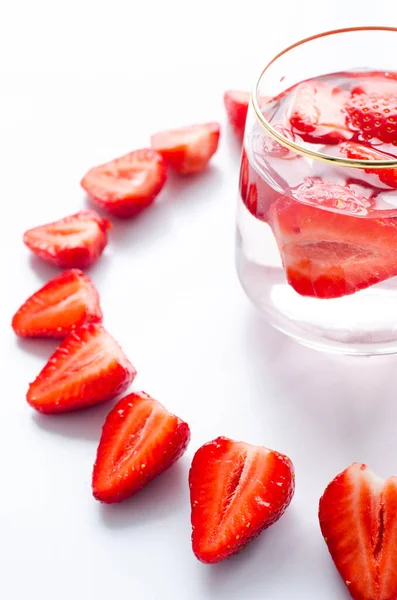 Drank Met Rode Rauwe Verse Aardbeien Glas Van Dichtbij Bekeken — Stockfoto