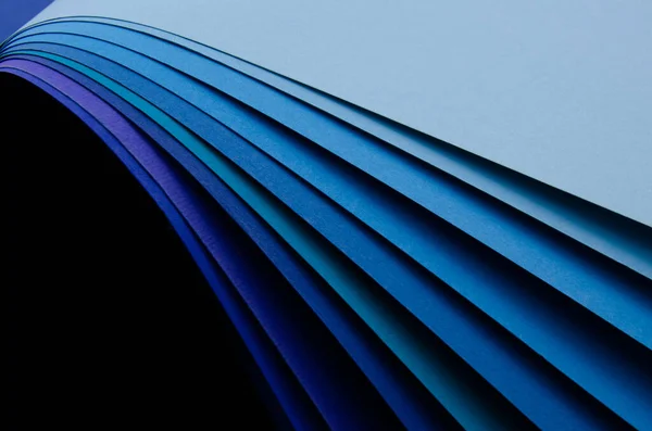 浅蓝色波浪曲线动态风格的明亮软设计背景 模板横幅设计理念 — 图库照片
