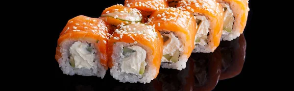 Verse Lekkere Sushi Met Zalm Donkere Achtergrond Van Dichtbij Bekeken — Stockfoto
