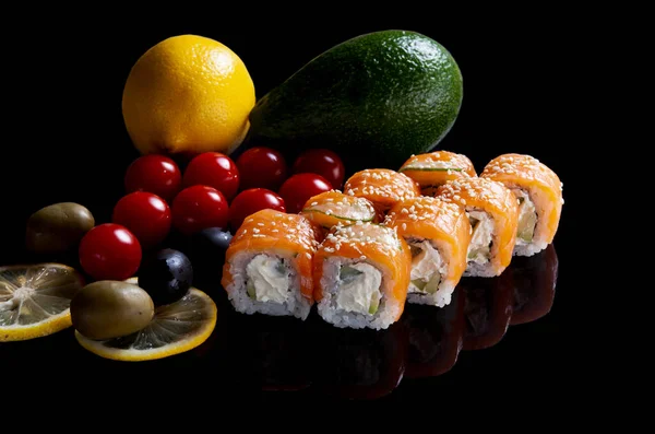 Verse Lekkere Sushi Met Olijven Citroen Met Avocado Kerstomaten Donkere — Stockfoto