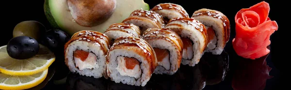 Verse Lekkere Sushi Met Olijven Citroen Met Avocado Gember Donkere — Stockfoto