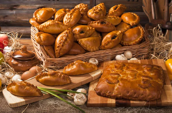 Ev yapımı fırın ürünleri ve mutfak malzemeleri seti, yemek pişirme konsepti. 