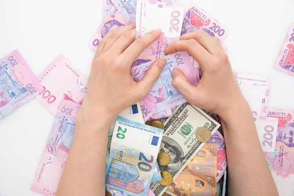 Dolarlı kadın elleri ve Euro 'lu Hryvnias, üst görünüm