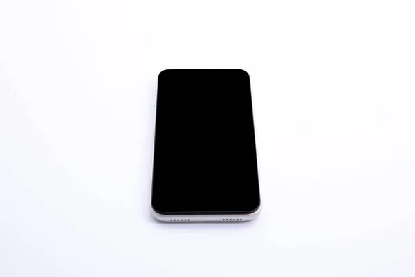 Nowy Nowoczesny Czarny Smartfon Izolowany Białym Tle Widok Bliska — Zdjęcie stockowe