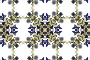 Çiçek ve yaprakların çiçek motifleri ile soyut renksiz desen  