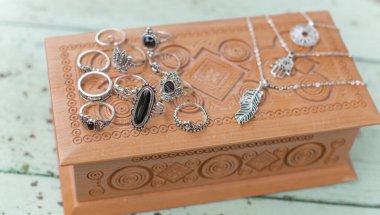 Boho aksesuarları. Kadın Bohem Moda Detayları 