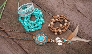 Boho aksesuarları. Kadın Bohem Moda Detayları 