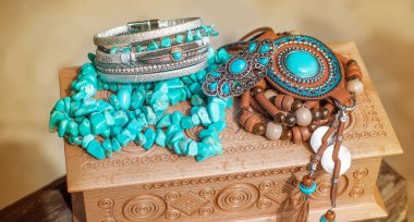 Boho aksesuarları. Kadın Bohem Moda Detayları 