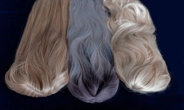 Perucas Cabelo Sintético Natural Cabelo Loiro Loiro Cinza Conceito Beleza — Fotografia de Stock