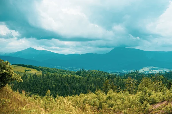 Schöne Aussicht Auf Die Berge Europäische Urlaubszeit Den Bergen Sommerlandschaft — Stockfoto