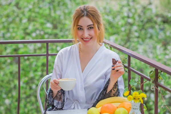 Bela Manhã Casa Menina Com Uma Xícara Café Conceito Estilo — Fotografia de Stock