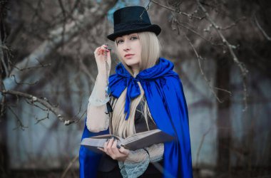 Aristokrat vampir kostümü, Viktorya tarzı gotik. Cadılar Bayramı ya da maskeli balo fikirleri