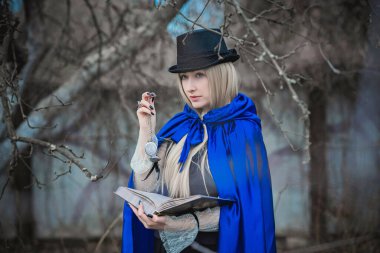 Aristokrat vampir kostümü, Viktorya tarzı gotik. Cadılar Bayramı ya da maskeli balo fikirleri