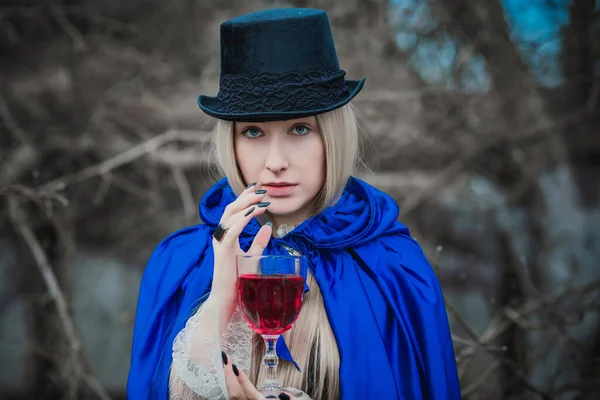 Aristokrat Vampir Kostümü Viktorya Tarzı Gotik Cadılar Bayramı Maskeli Balo — Stok fotoğraf