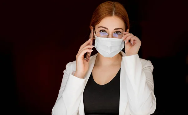 Femeie Afaceri Masca Protecție Opri Virusul Salvați — Fotografie, imagine de stoc