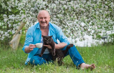 Yaşlı adam yaşam tarzı, emekli, 60 'lardan sonra hayat.