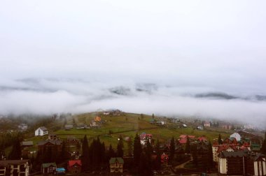 Güzel dağ manzarası. Avrupa 'da dağ manzarasında tatil 