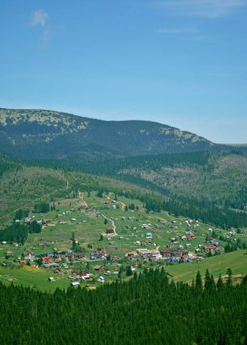 Güzel dağ manzarası. Avrupa 'da dağ manzarasında tatil 