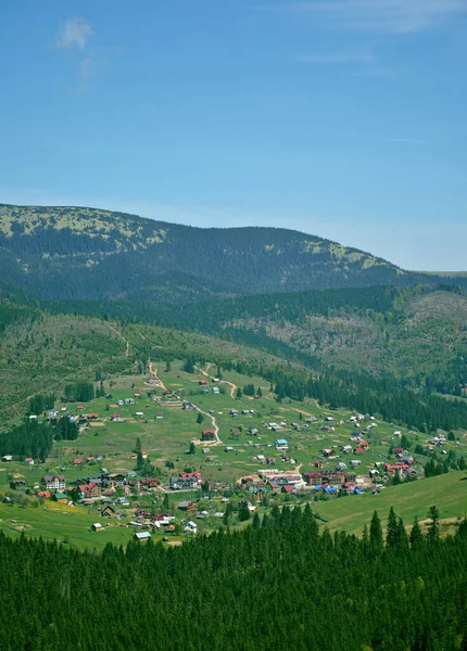 Schöne Aussicht Auf Die Berge Europäische Urlaubszeit Der Berglandschaft — Stockfoto