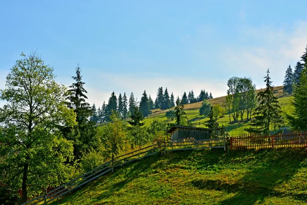 Schöne Aussicht Auf Die Berge Europäische Urlaubszeit Der Berglandschaft — Stockfoto