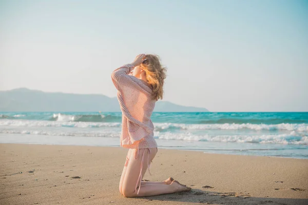 Primavera Temporada Verano Vacaciones Tiempo Viaje Mujer Mar Bonita Vista —  Fotos de Stock