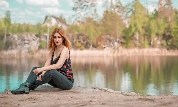 Tiempo Relajante Tranquilo Mujer Cañón Pensando Algo — Foto de Stock