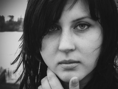 Genç, basit Avrupalı kız öğrenci, yaşam tarzı gençleri. Küçük bir kasabadan portre kızı, sanat evi tarzı.