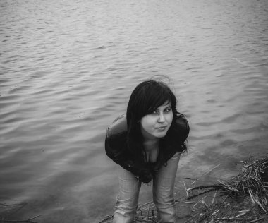 Genç, basit Avrupalı kız öğrenci, yaşam tarzı gençleri. Küçük bir kasabadan portre kızı, sanat evi tarzı.