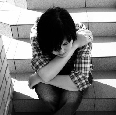 Genç bir kız, özel hayatındaki intihar sorunları ve olumsuz duygular hakkında depresyona girer. Sosyal hayattaki ergenlik sorunları. Yalnız bir kadın, kötü bir ruh hali içinde, üzgün ve yalnız.