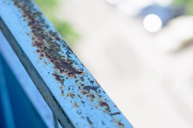 Metal, arkaplan dokusunun aşınması