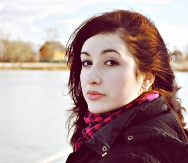 Küçük bir kasabadan sıradan bir kız, ergenler ve öğrenci yaşam tarzı. Sorunlar ve mutluluk