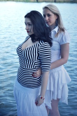 Sokakta birkaç genç kadın, LGBTQ Comunity